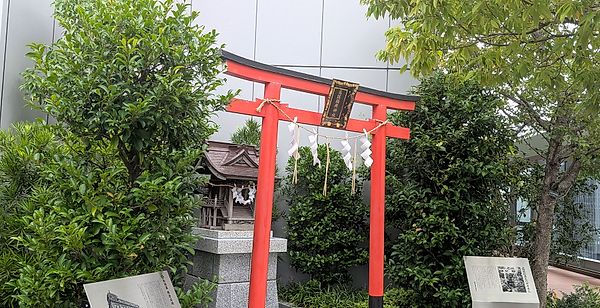 Kakugo Inari Shrine on the GINZA SIX Roof